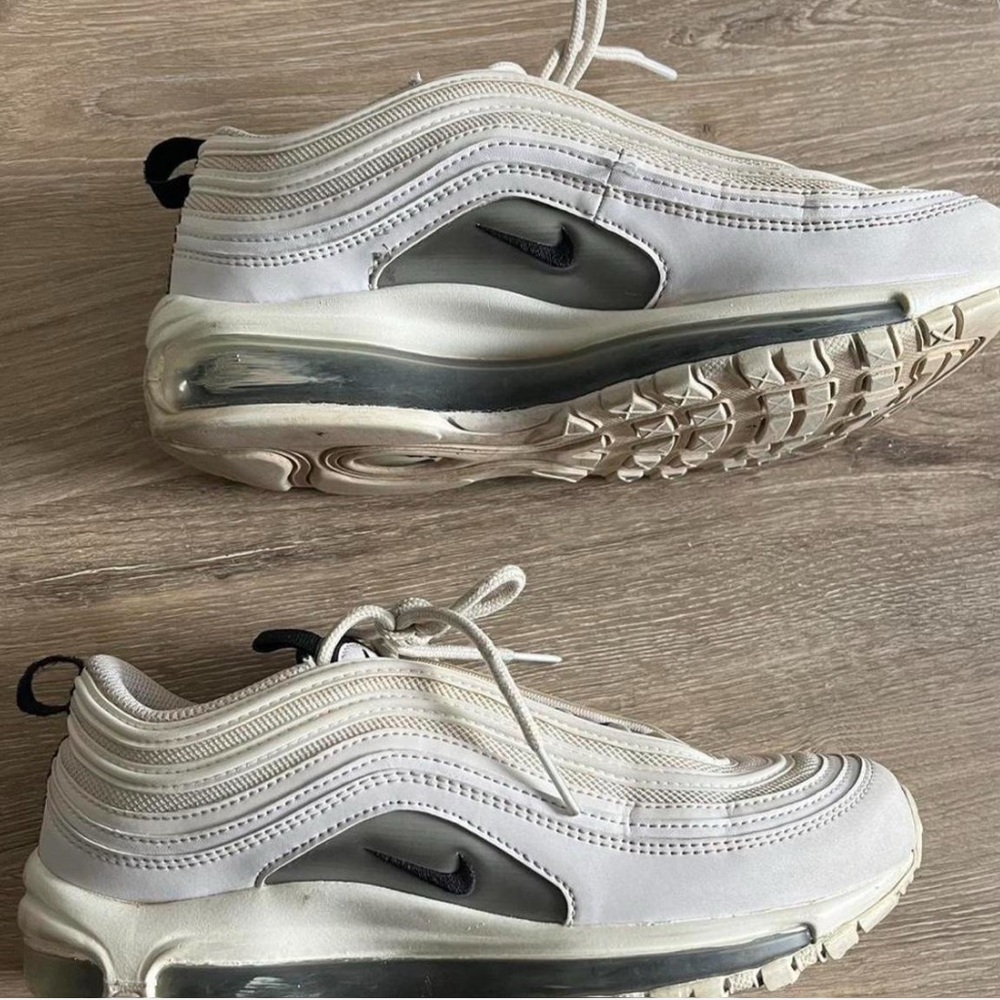 Nike White and Black Women's Shoes - Picture 3 of 3